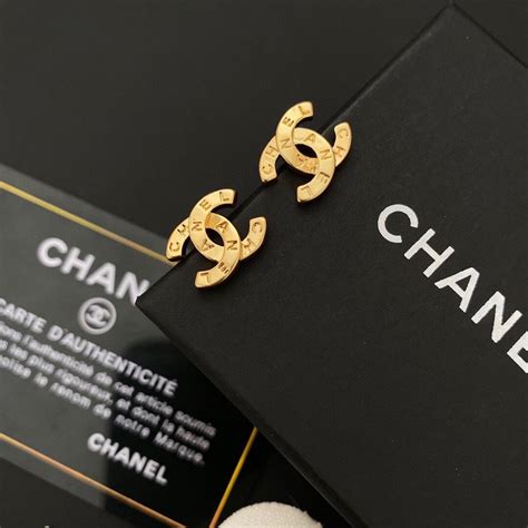 chanel aretes.